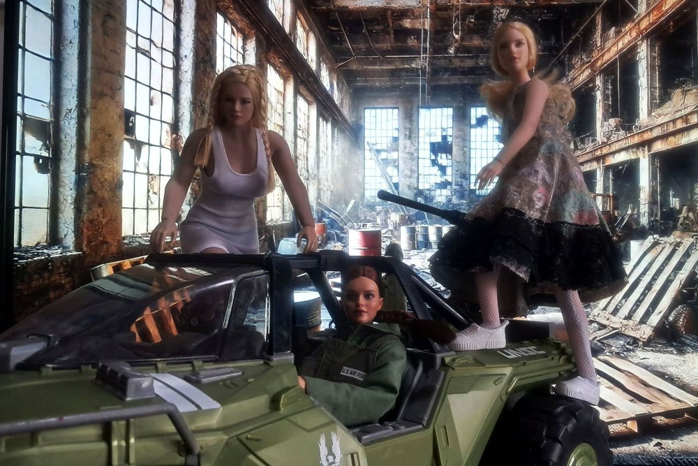 27675_Adelyn in Alien Invasion 01-17.jpg
